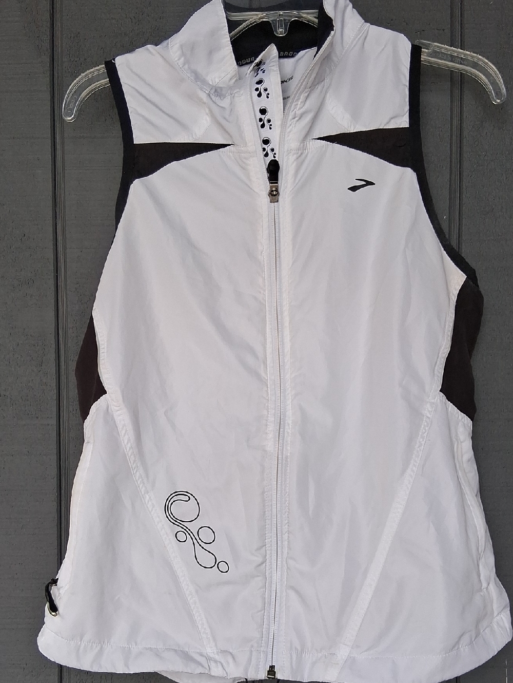 Brooks White and Black Sleeveless Zip-Front Running Vest